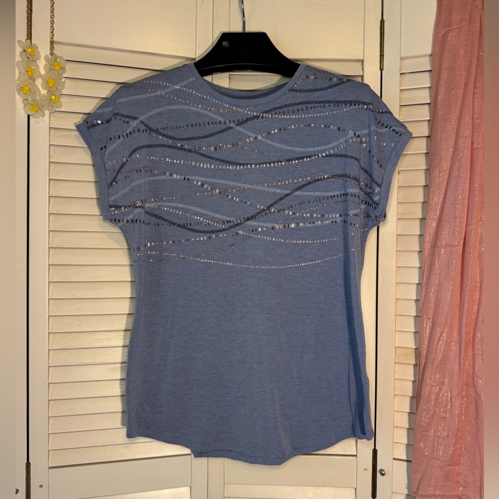 Apt. 9 Blue Short Sleeve Top with Embellishments, Soft, Stylish, and Elegant.